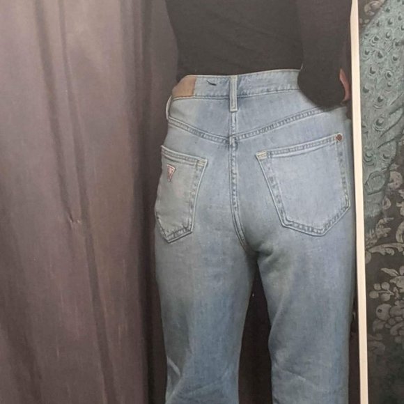 Women's Guess Skinny Straight Leg Los Angeles Light-Wash Jeans - Picture 5 of 6